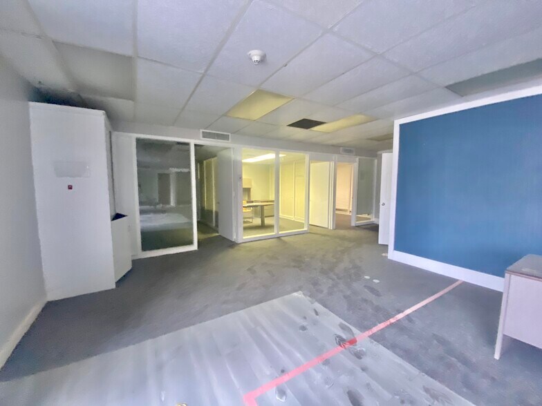 More Photos Of 1308 Boston Ave, Nederland Bank For Sale