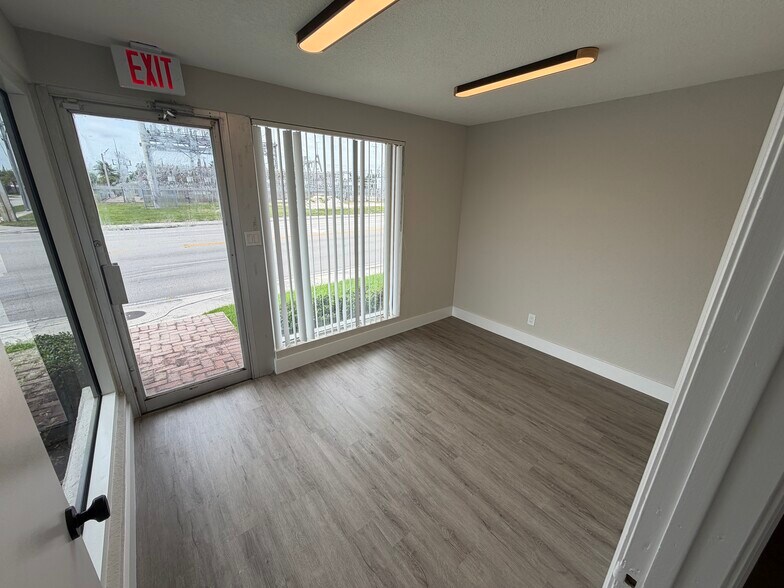 More Photos Of 13 SW 10th St, Deerfield Beach Flex For Lease