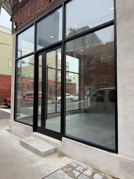 More Photos Of 364 Summit Ave, Jersey City Storefront For Lease