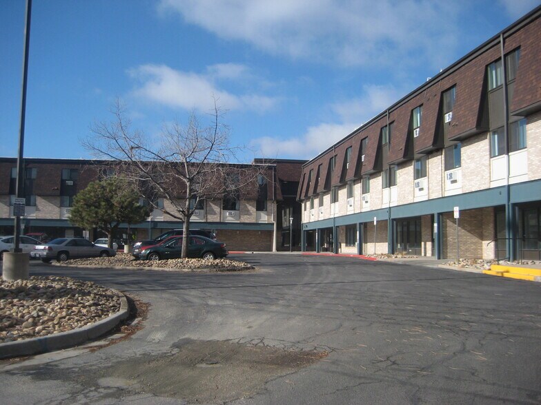 More Photos Of 651 Potomac St, Aurora Apartments For Lease