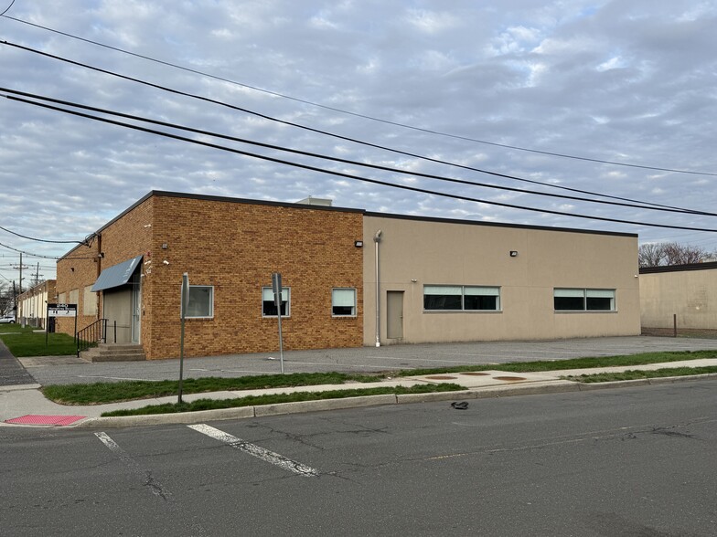 More Photos Of 240 Humphrey St, Englewood Warehouse For Lease