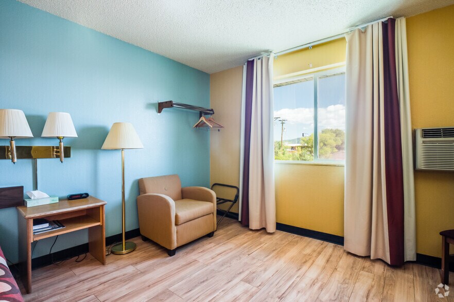 More Photos Of 1610 Cedar St, Raton Hotel For Sale