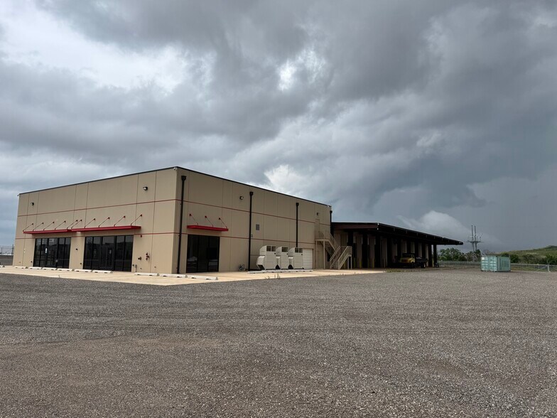 More Photos Of 2417 E I 240 Service Rd, Oklahoma City Industrial For Sale