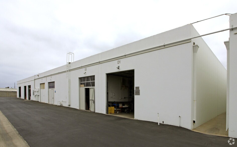 More Photos Of 1725 Monrovia Ave, Costa Mesa Light Manufacturing For Lease