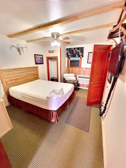 More Photos Of 413 W Broadway St, Hollis Hotel For Sale