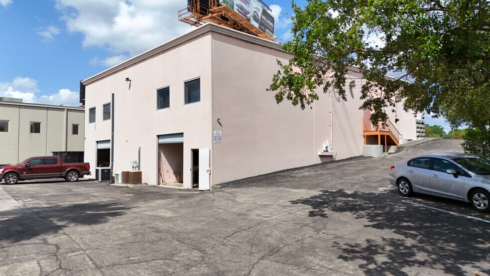 More Photos Of 10288 San Pedro Ave, San Antonio Flex For Lease