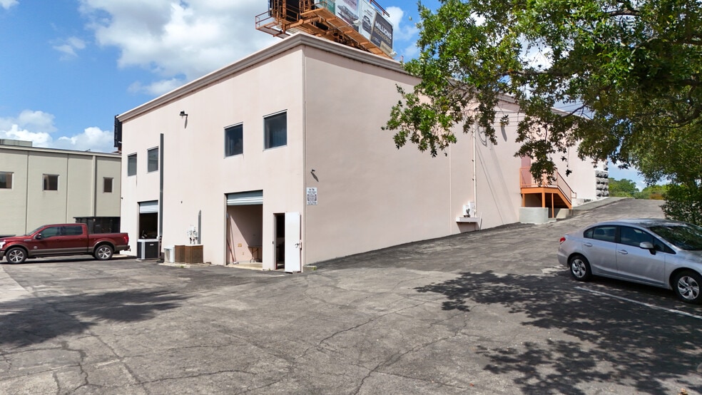 More Photos Of 10288 San Pedro Ave, San Antonio Showroom For Lease