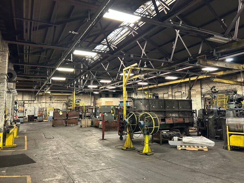 More Photos Of 138 Pierce St, Aurora Warehouse For Sale