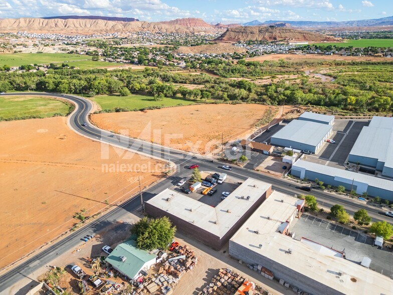 More Photos Of 83 E Industrial Dr, Washington General Retail For Sale