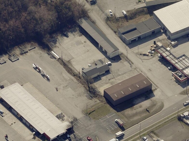 Primary Photo Of 5210 N Middlebrook Pike, Knoxville Warehouse For Sale