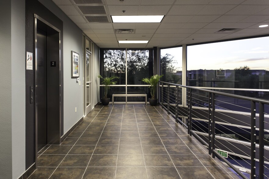 More Photos Of 1523 W Whispering Wind Dr, Phoenix Office For Lease
