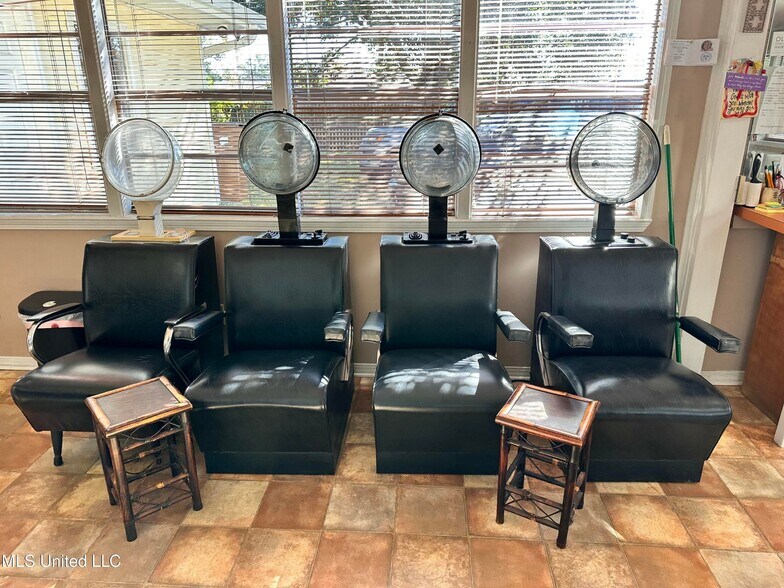 More Photos Of 415 Old Pass Rd, Long Beach Freestanding For Sale