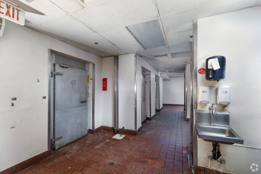 More Photos Of 725 S Palm Canyon Dr, Palm Springs Fast Food For Lease