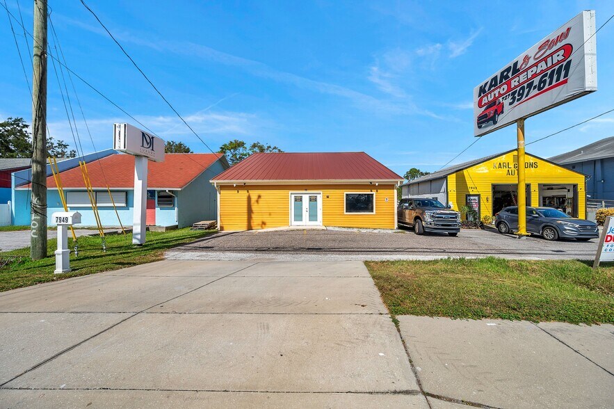 More Photos Of 7949 Ulmerton Rd, Largo Storefront For Sale
