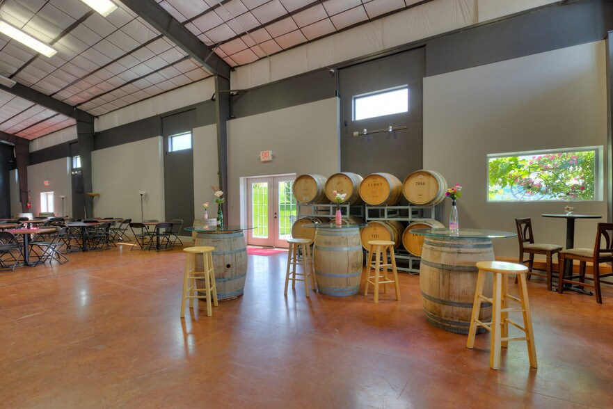 More Photos Of 5646 W Harrier Dr, Missoula Showroom For Sale