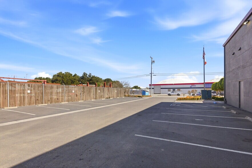 More Photos Of 225 Demeter St, Palo Alto Office Residential For Lease