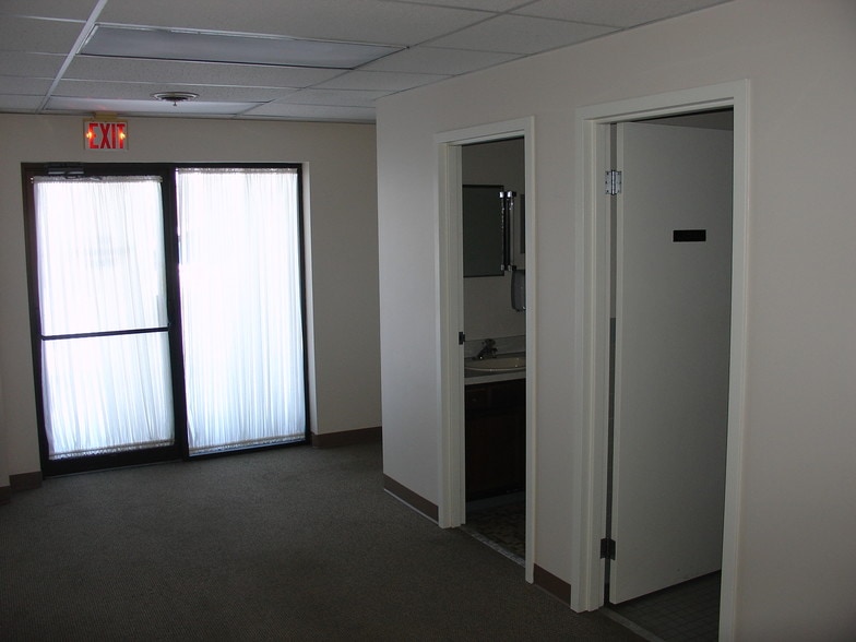 More Photos Of 833 N Park Rd, Wyomissing Medical For Lease