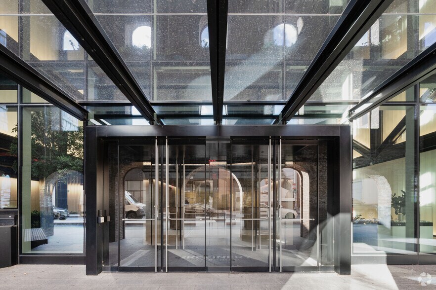 More Photos Of 300 Kent Ave, Brooklyn Office For Lease