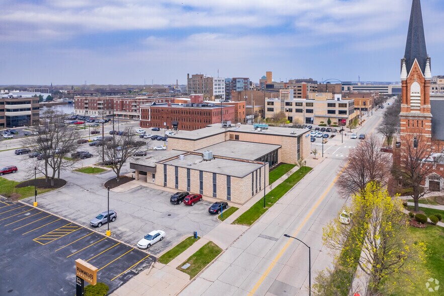 More Photos Of 200 S Adams St, Green Bay Bank For Lease