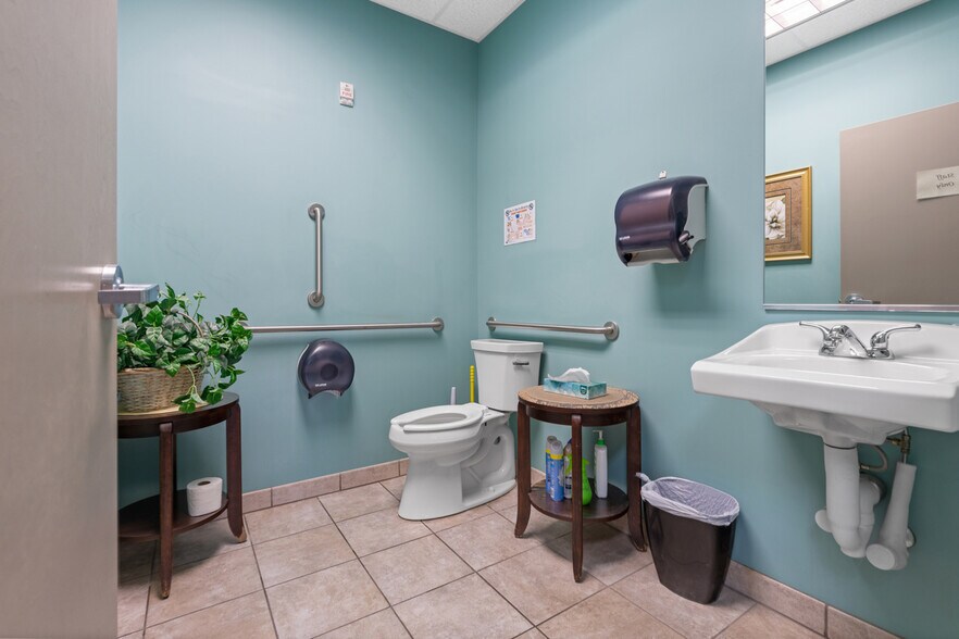 More Photos Of 2640 Pitcairn Rd, Monroeville Medical For Sale