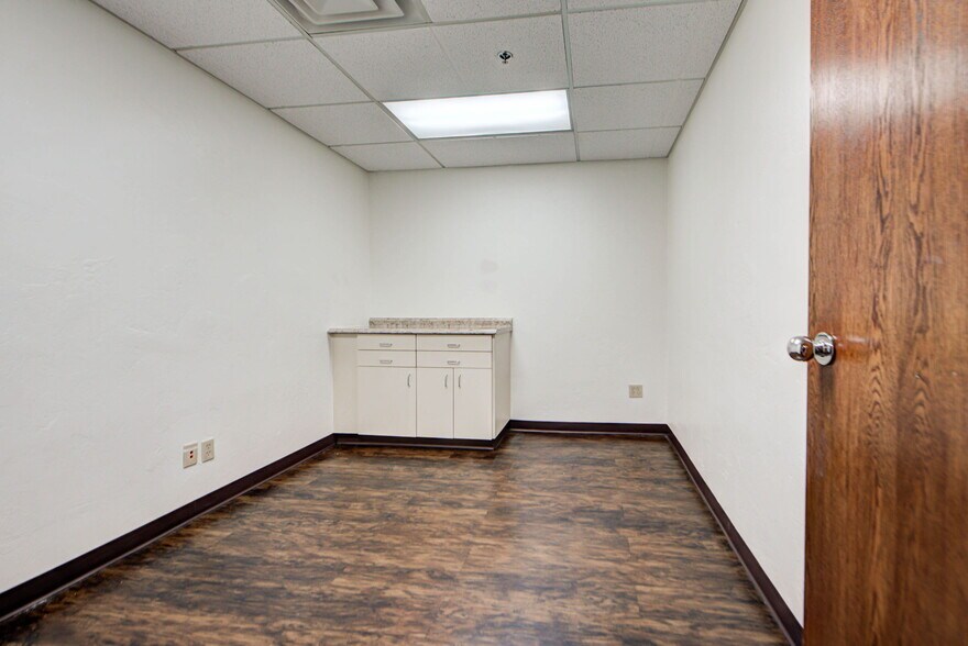 More Photos Of 3727 NW 63rd St, Oklahoma City Medical For Lease