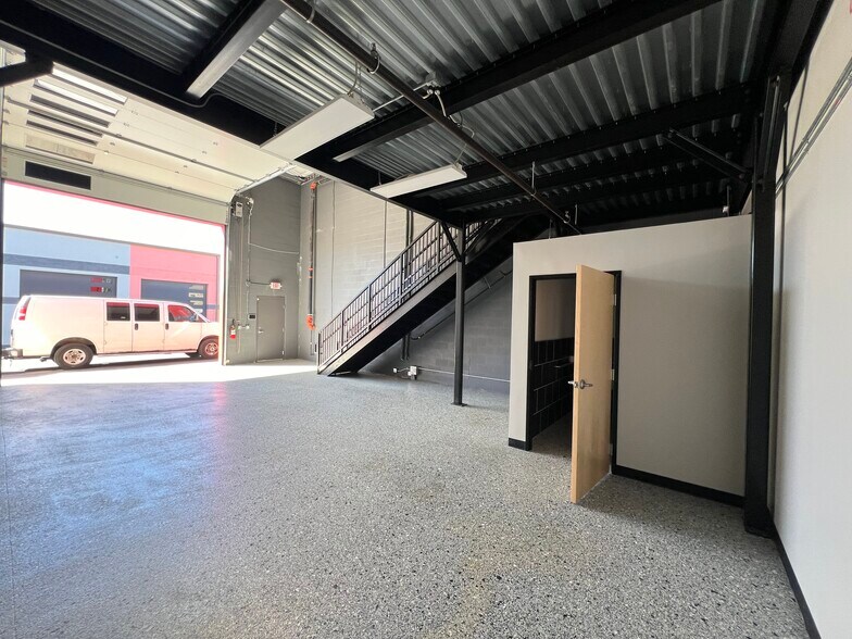 More Photos Of 2100 Double Creek Dr, Round Rock Showroom For Sale
