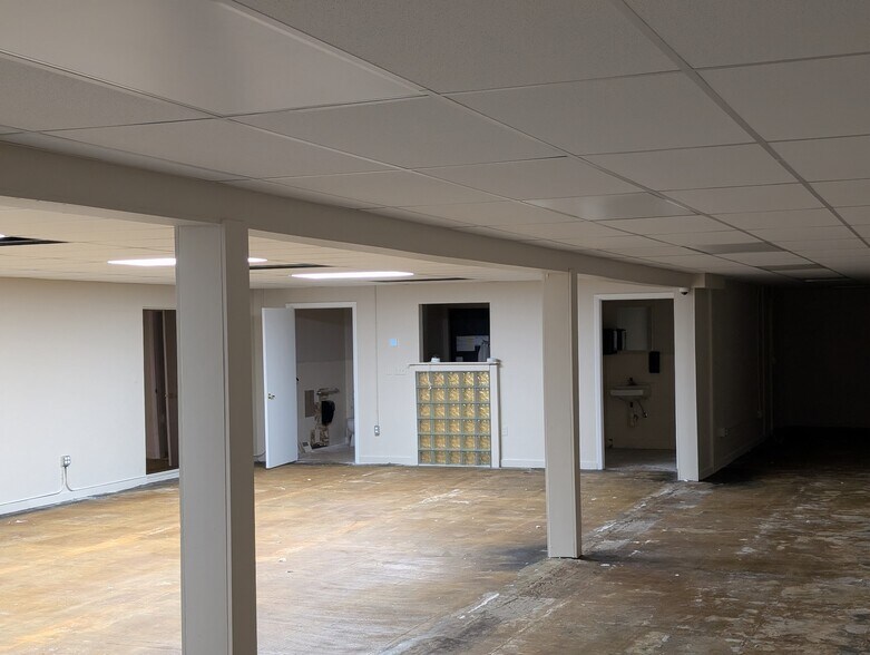 More Photos Of 5107 14th St, Bradenton General Retail For Lease