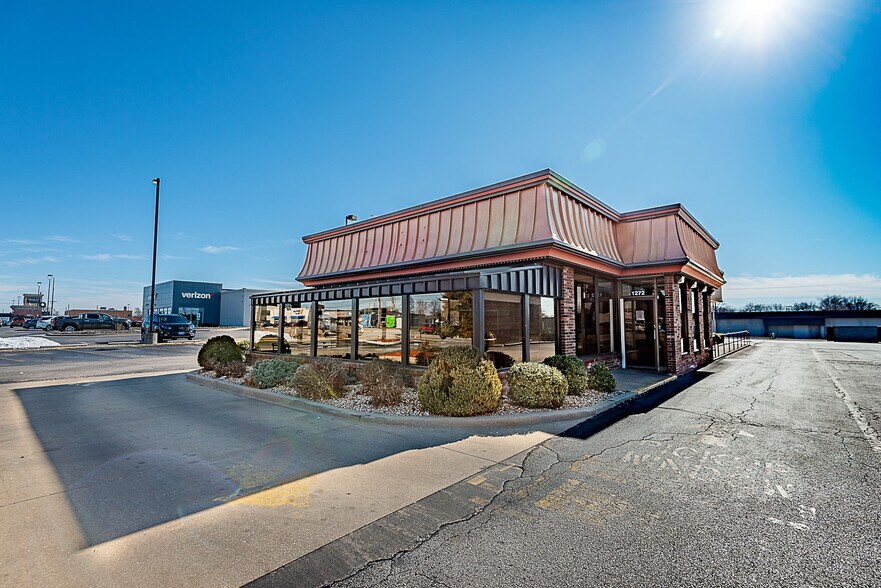 More Photos Of 1272 E Battlefield St, Springfield Restaurant For Lease