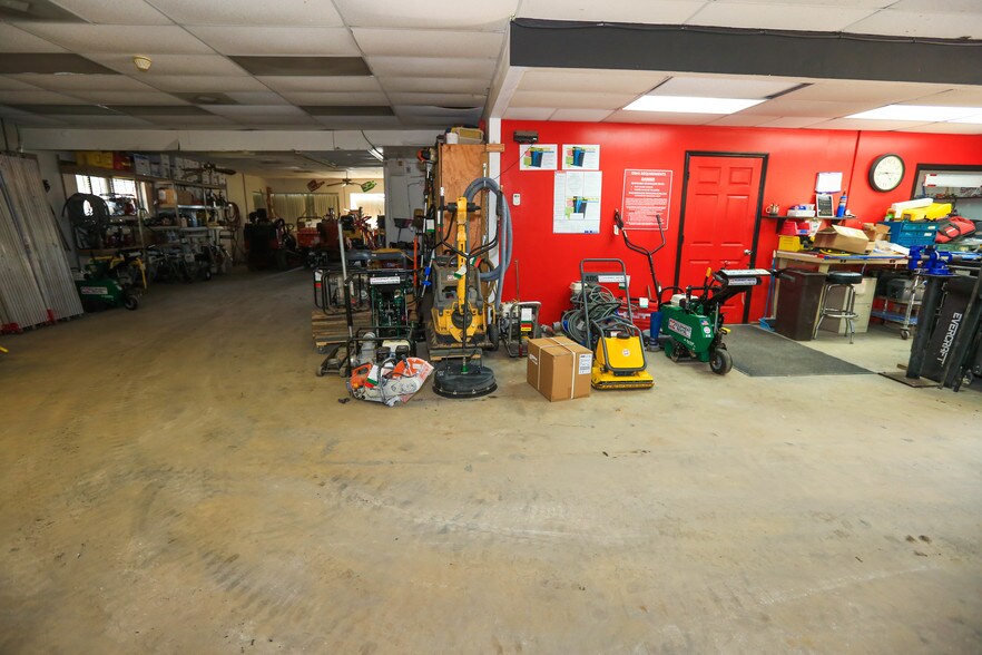 More Photos Of 3411 SE Dixie Hwy, Stuart Auto Repair For Sale