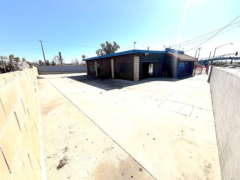 More Photos Of 661 S La Cadena Dr, Colton Auto Repair For Lease