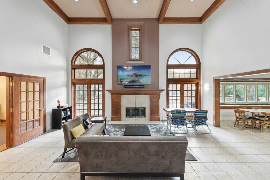 More Photos Of 7685 Northcross Dr, Austin Office For Lease