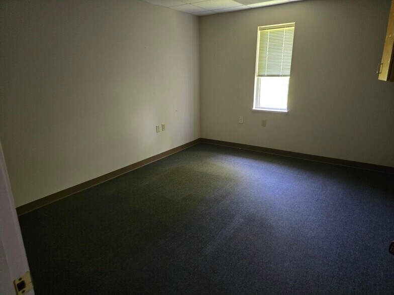 More Photos Of 2301 Bloomfield Rd, Cape Girardeau Self Storage For Lease