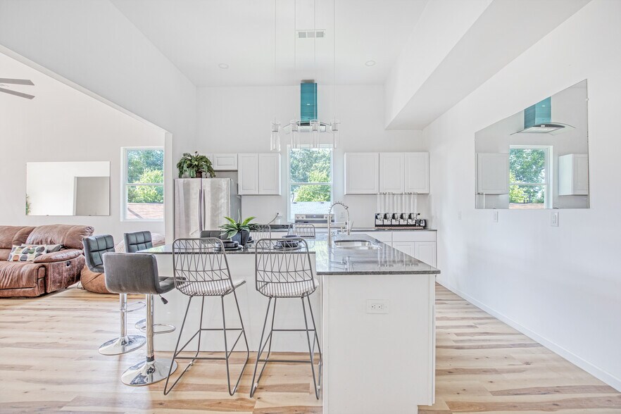 More Photos Of 235 Candler Rd SE, Atlanta Specialty For Sale