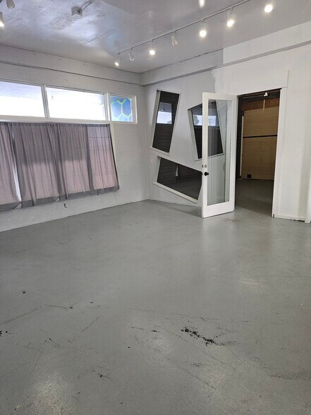 More Photos Of 2212-2216 N Dixie Hwy, Wilton Manors Storefront Retail Office For Lease