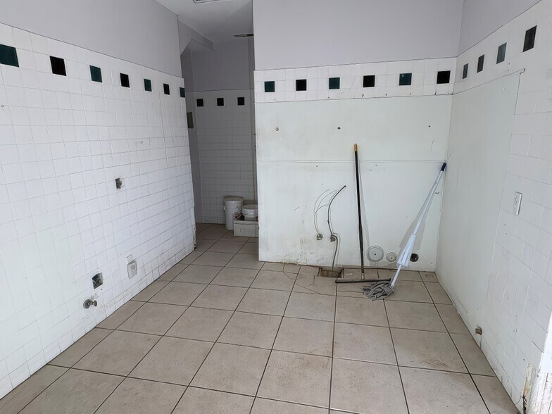 More Photos Of 970 S 200 W, Mount Pleasant Restaurant For Sale