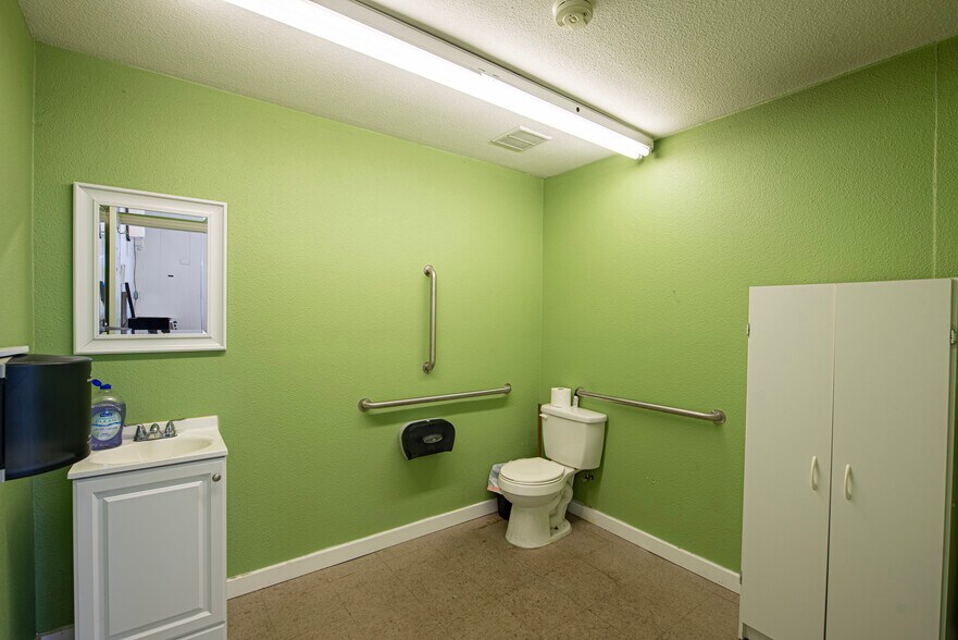 More Photos Of 34049 Military Rd S, Auburn General Retail For Sale