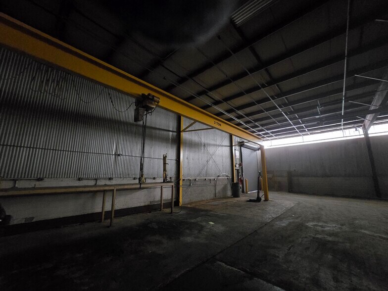 More Photos Of 401 E 5th St, Pinconning Distribution For Sale