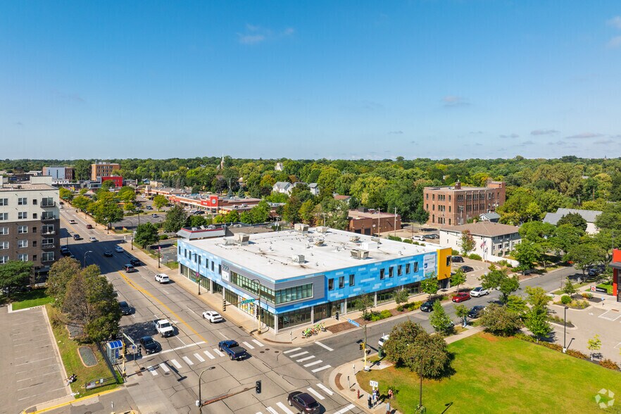 More Photos Of 800 W Broadway Ave, Minneapolis General Retail For Lease