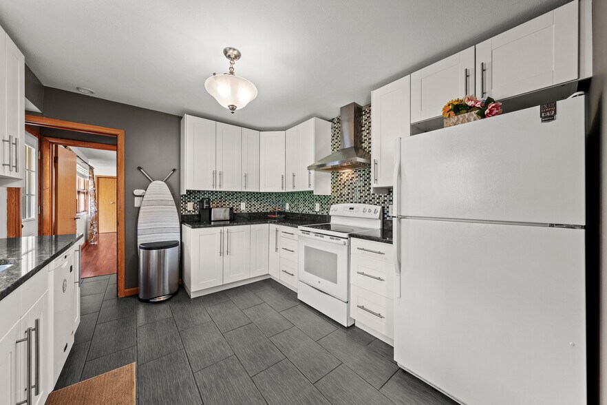 More Photos Of 327 S Miller Rd, Fairlawn Assisted Living For Sale