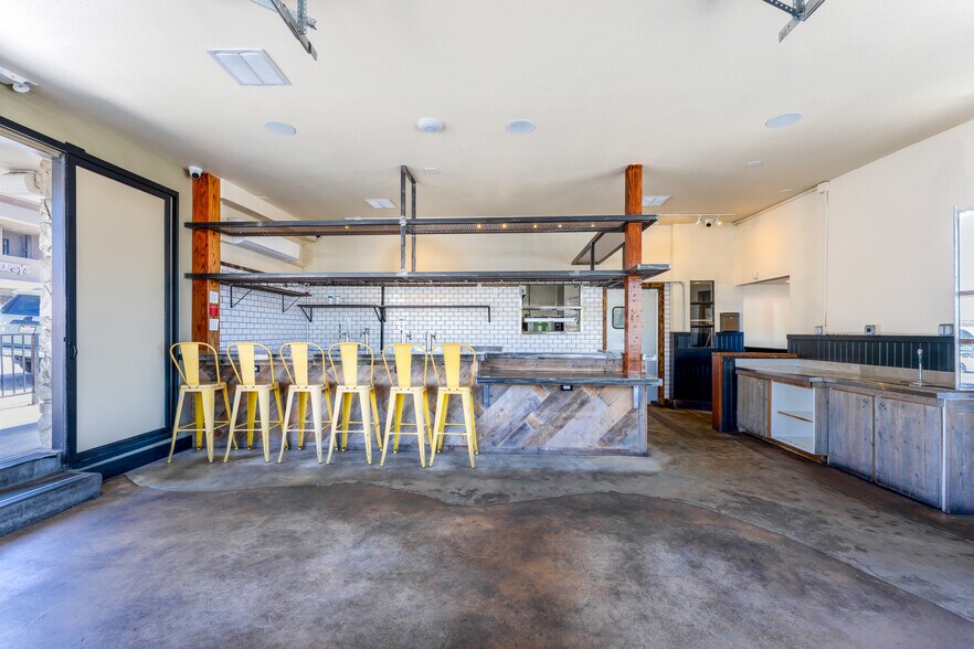 More Photos Of 623-627 Pearl St, La Jolla Unknown For Lease