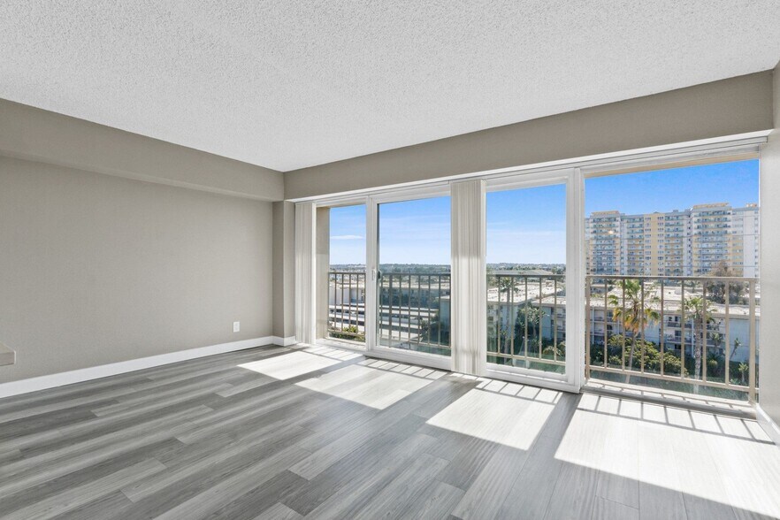 More Photos Of 415-425 Washington Blvd, Marina del Rey Apartments For Lease