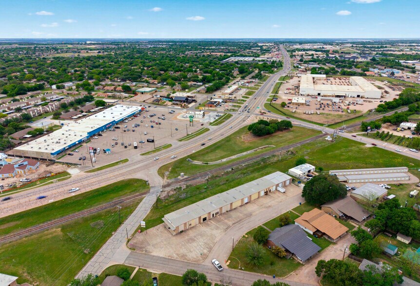More Photos Of 102 Sunset Dr, Hewitt Light Manufacturing For Lease