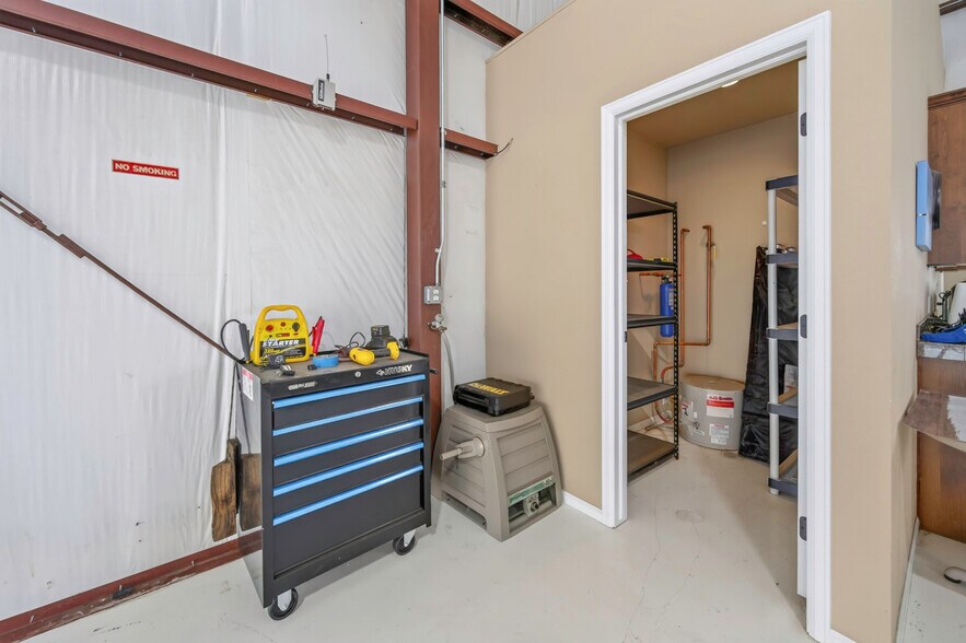 More Photos Of 7161 S Peoria St, Englewood Airplane Hangar For Sale