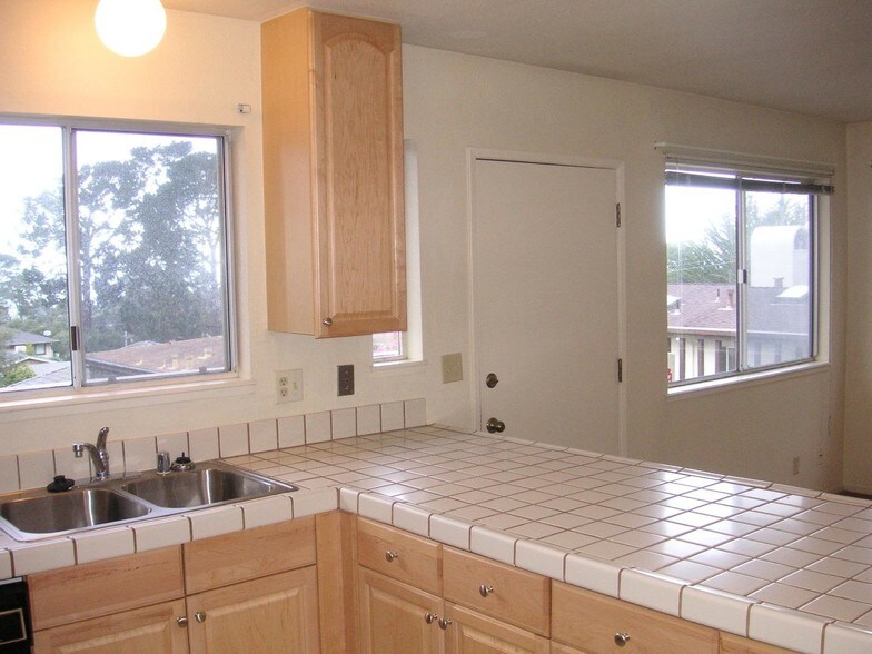 More Photos Of 800-812 Lyndon St, Monterey Apartments For Sale