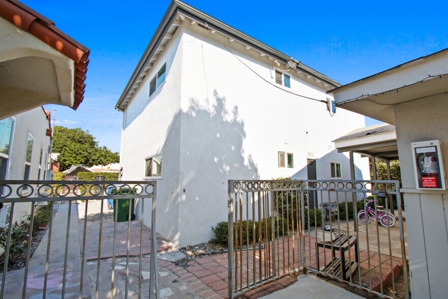 More Photos Of 810 W D St, Wilmington Apartments For Sale