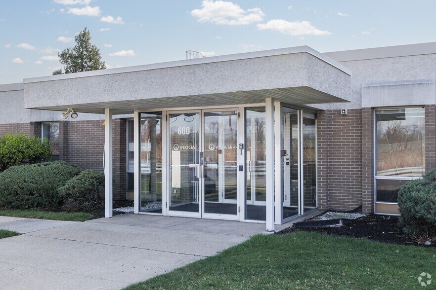 More Photos Of 600 Willow Tree Rd, Leonia Manufacturing For Lease