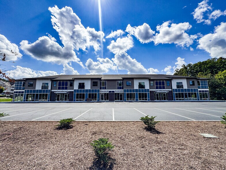 More Photos Of 1043 Gables Dr, Forest Restaurant For Lease