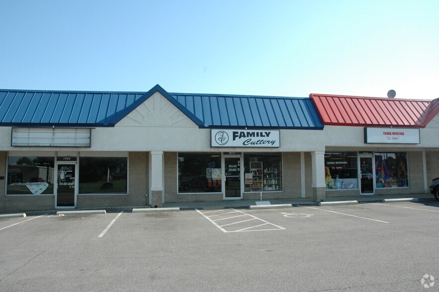 More Photos Of 1000-1099 Vendall Rd, Dyersburg General Retail For Lease