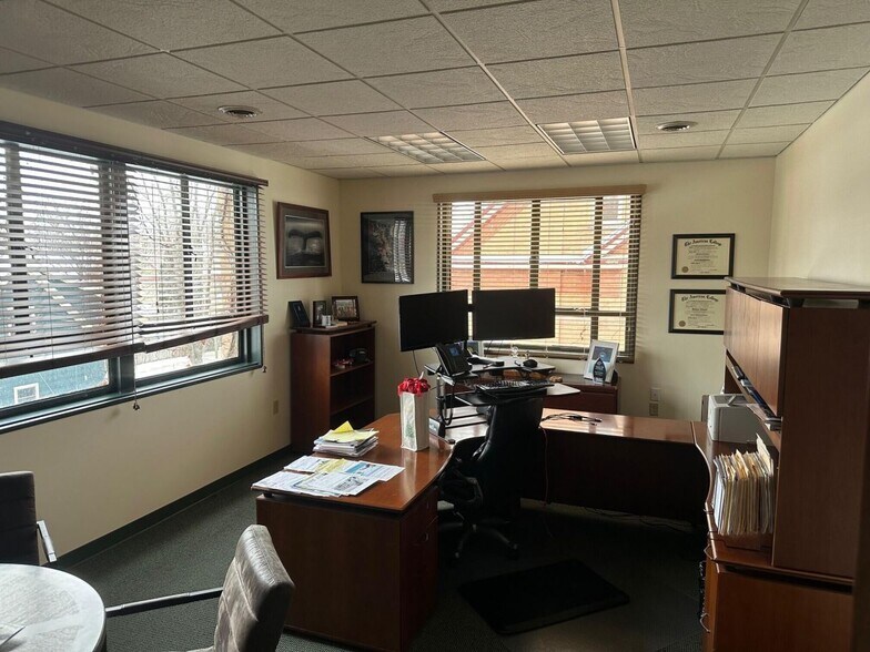More Photos Of 5 Wells St, Saratoga Springs Office For Sale