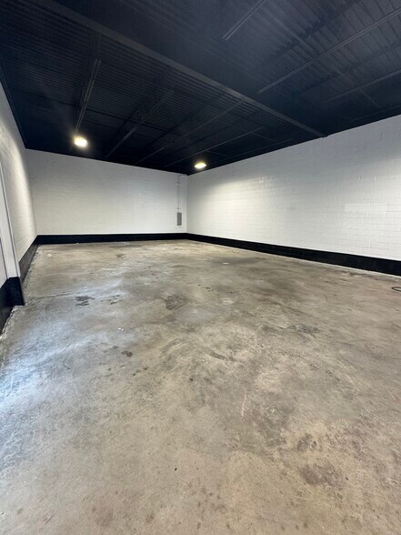 More Photos Of 238 Route 109, Farmingdale Warehouse For Lease